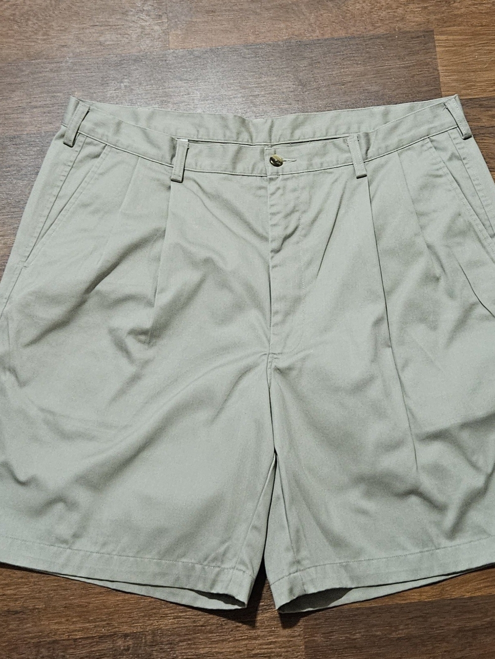 HAGGAR mens dress shorts SIZE 38x8 COLOR KHAKI CLD